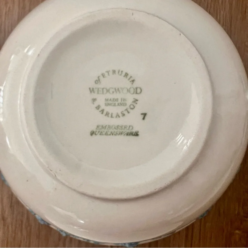 2 Set Wedgwood‎ 3D Lavender Blue Grape On Cream Queensware Soup Bowls & Saucers